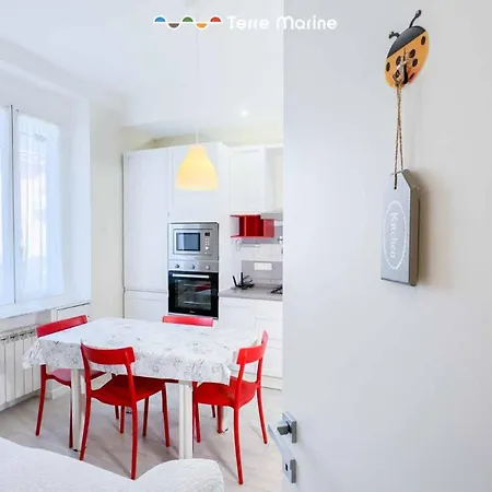 Myro's House, Terre Marine Apartment